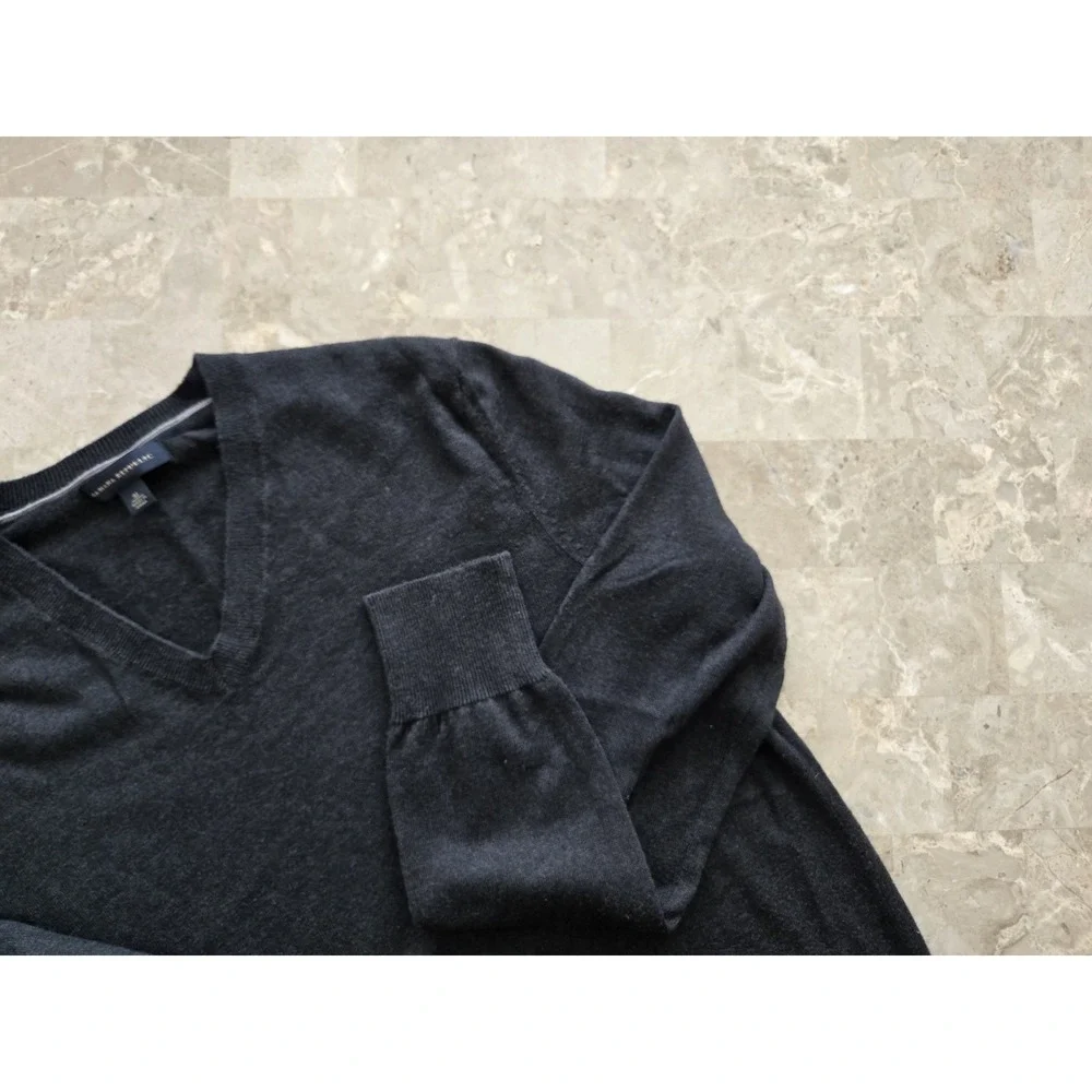 Banana Republic Luxurious Silk Cashmere Blend V-Neck Sweater Men Size M Black‎